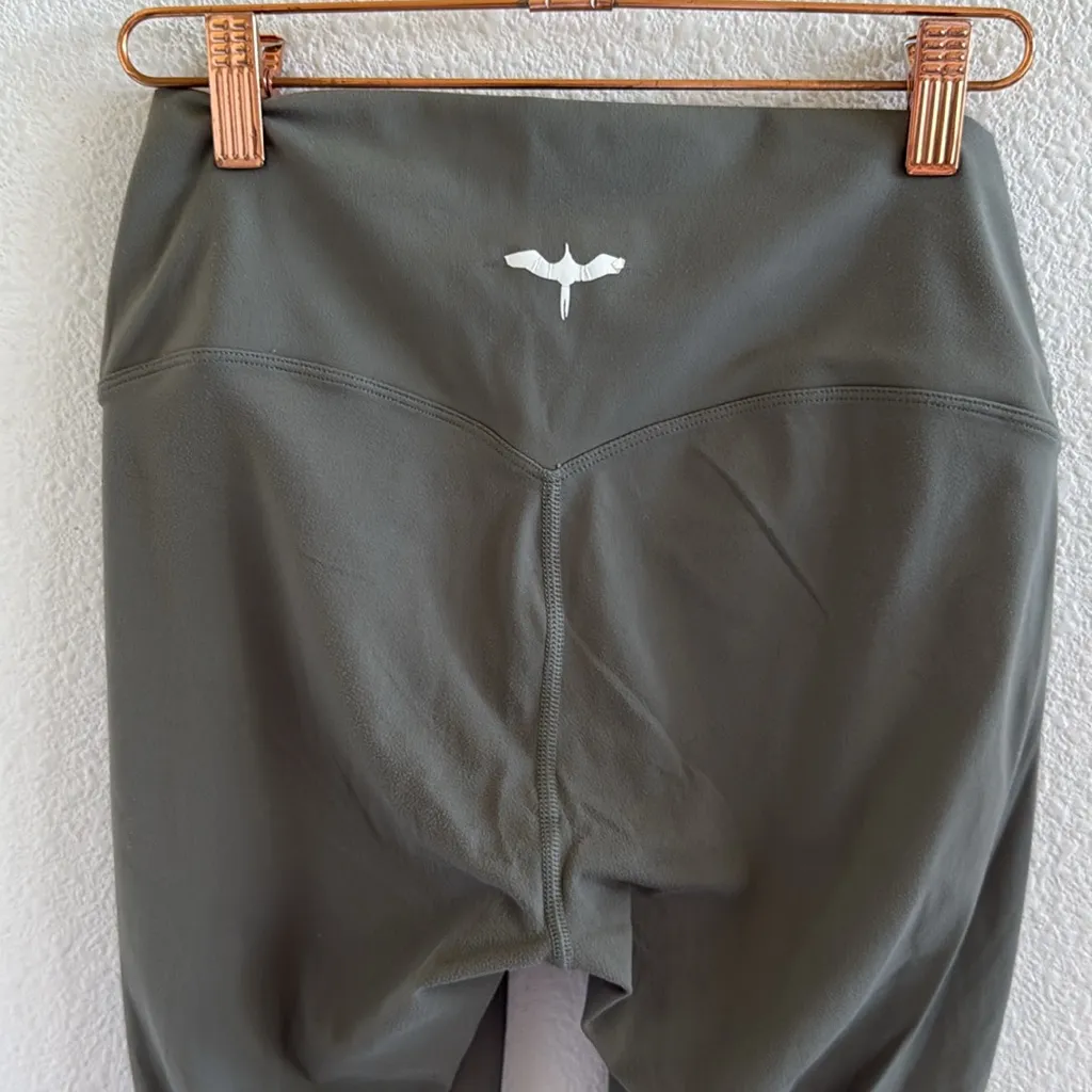 The IWA Company Kaila Olive Green Active 7/8 Legging Sporty Athleisure Medium - Image 5