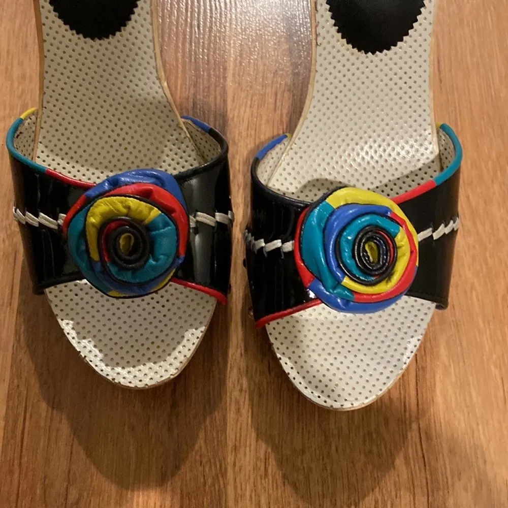 Betsey Johnson Black Claudia Stiletto Mules Patent Leather Wood Sz 10M Flower - Image 31