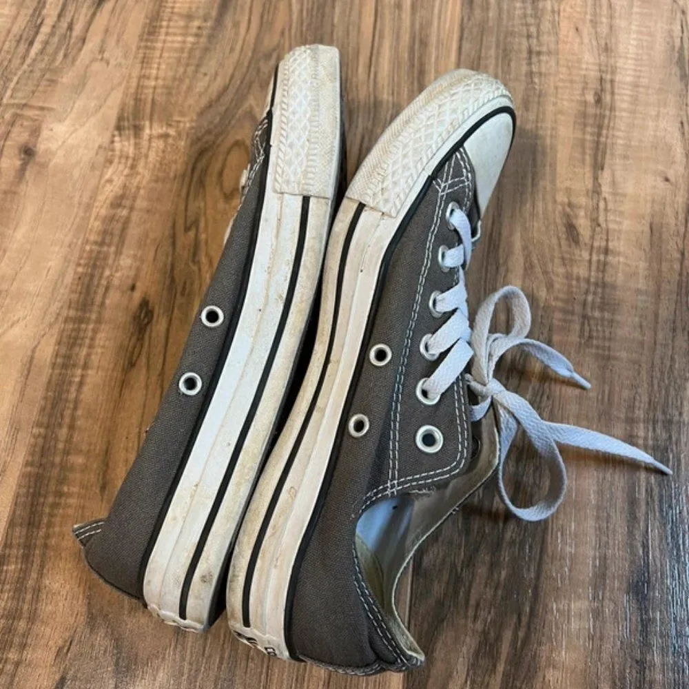 Converse size 7 grey shoes - Image 5