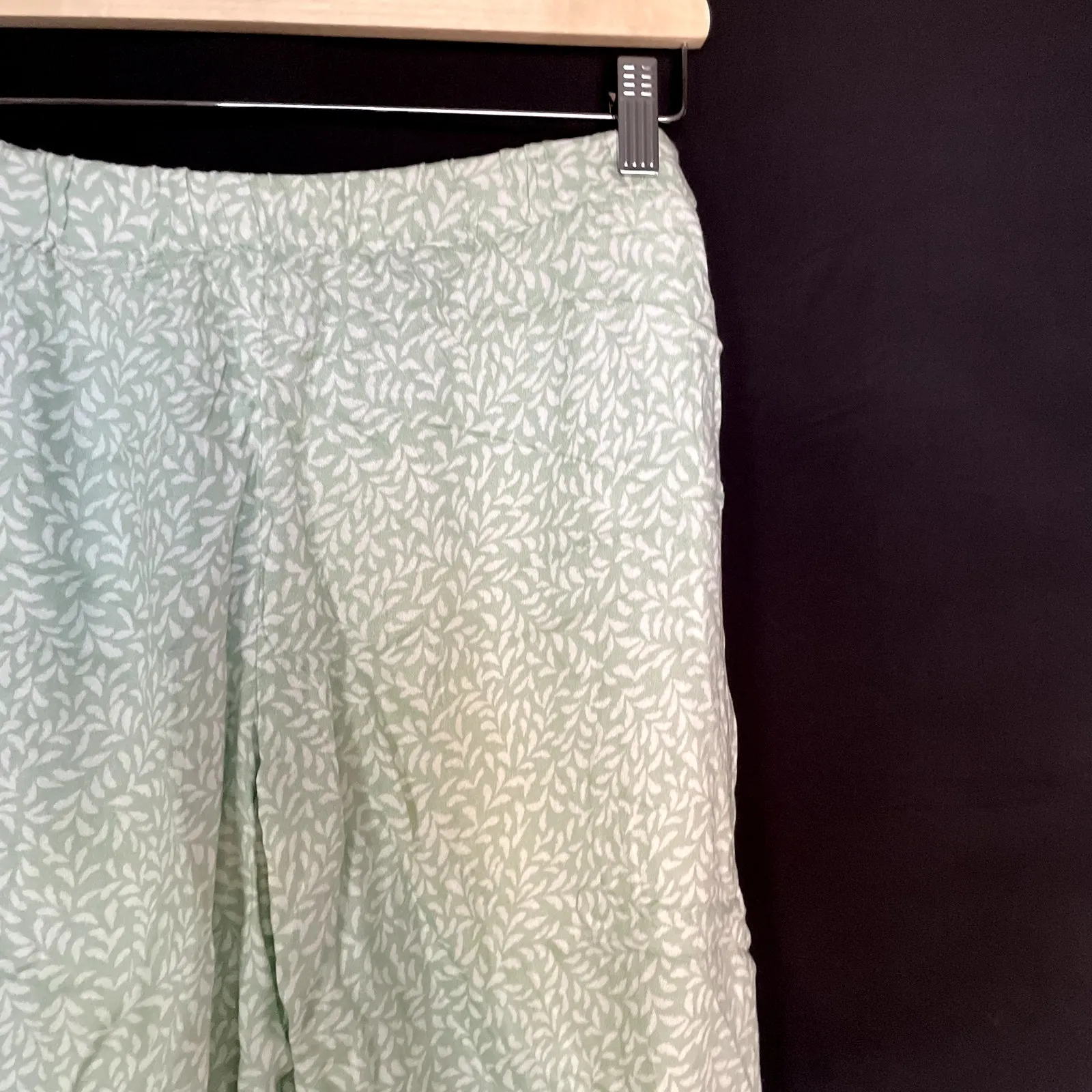 Kiwi & Punch green white leaf design flowy wraparound pants women's size small - Image 5