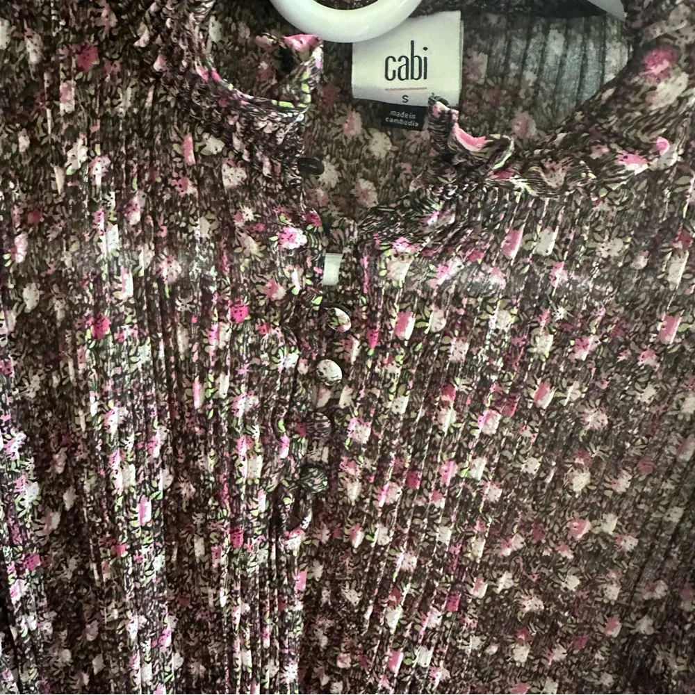 CAbi Knife Pleat Floral Semi Sheer High Button Up Neck Flowy Blouse Top Small - Image 9