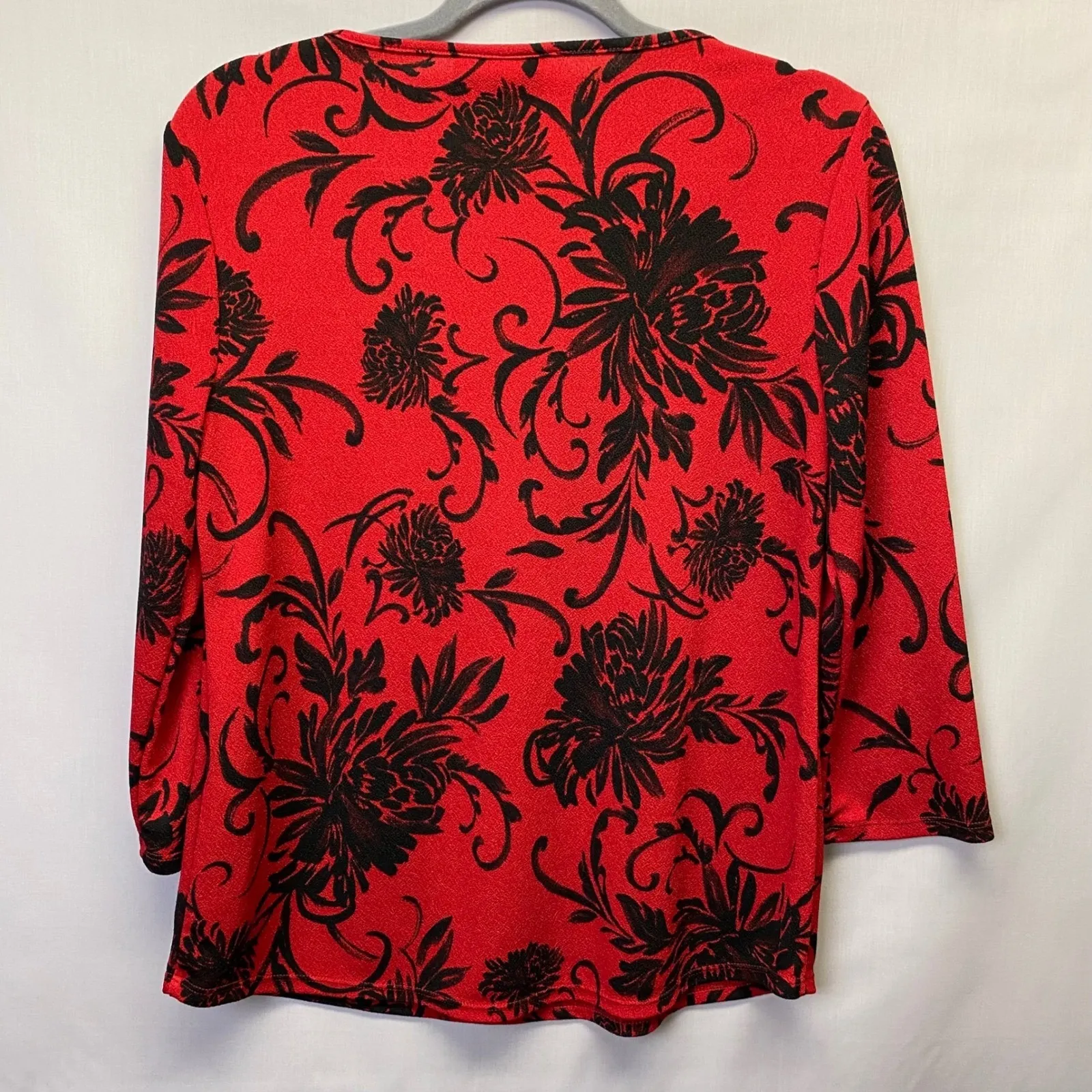Chico's Easywear Red Black Floral Print 3/4 Sleeve Knit Top Women's Size 0 - Image 8
