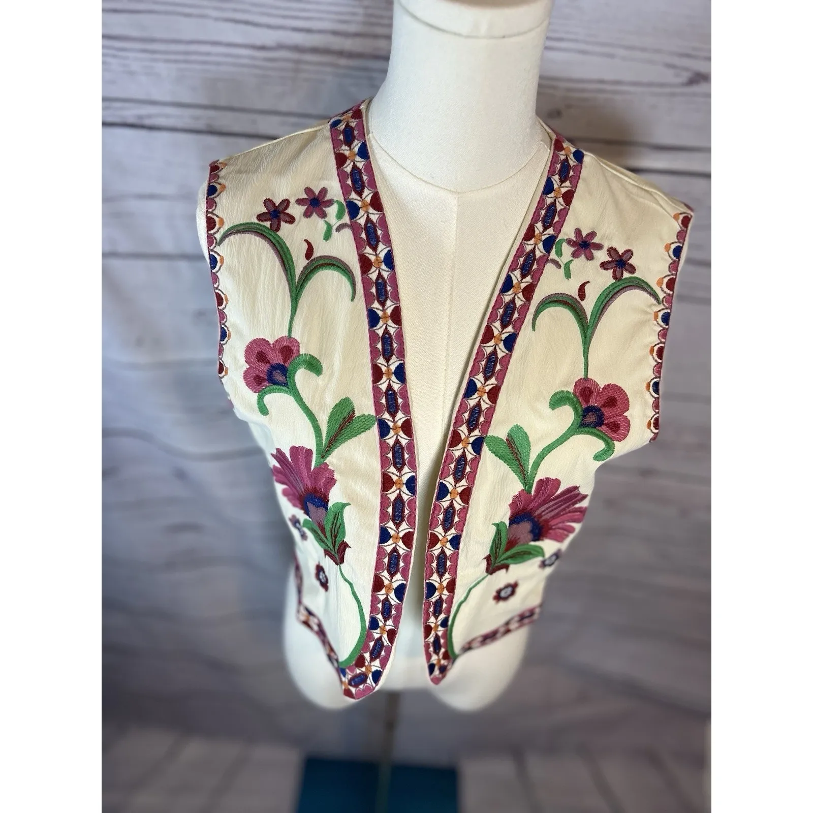 Boho Floral Embroidered Cream Crop Vest XS - Image 2