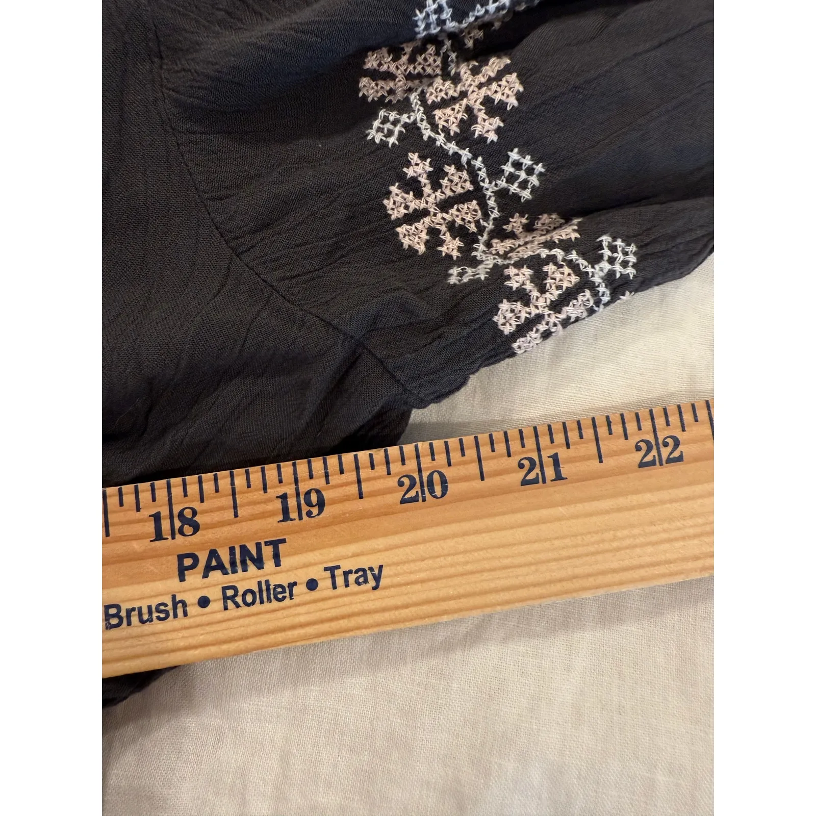 American Eagle Puff Sleeve Embroidered Smocked Crop Top Black Women's Medium - Image 9