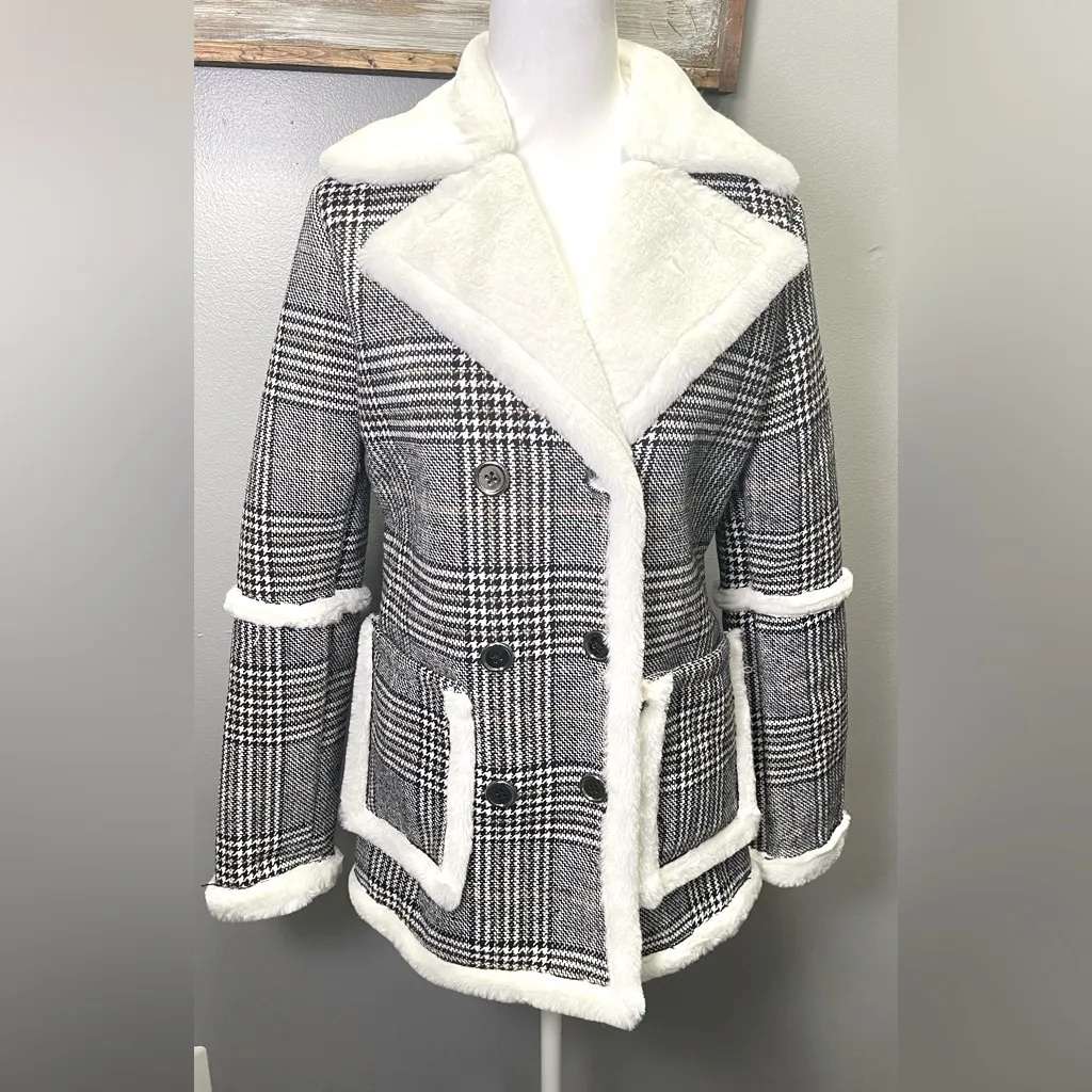 Altar'd State Women's Faux Fur Plaid‎ Print Coat Black/Gray/White Size Small - Image 2