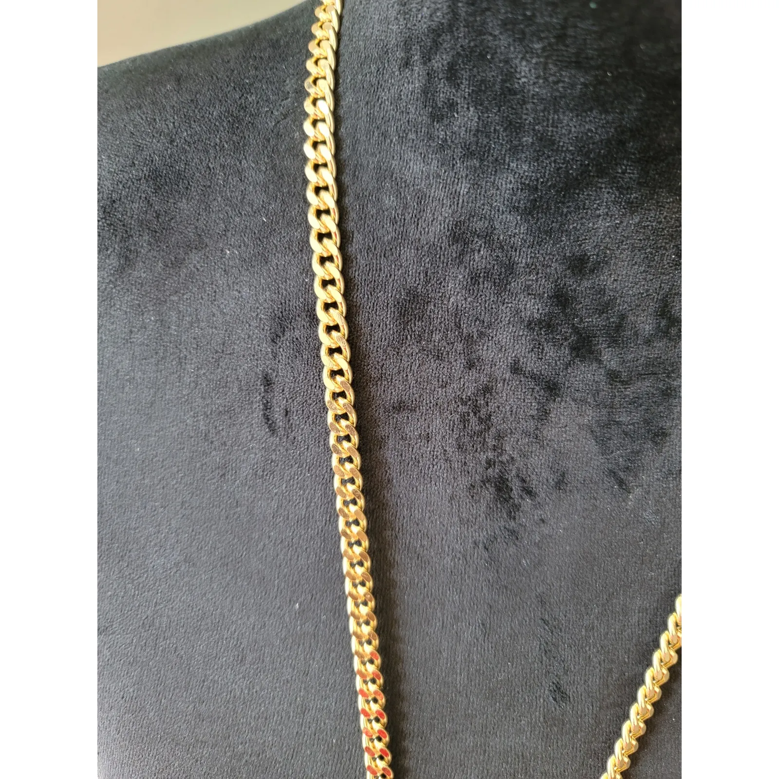 Gina Z Gold Cuban Chain Necklace With Angel Coin Pendant And Toggle Lock Jewelry - Image 6