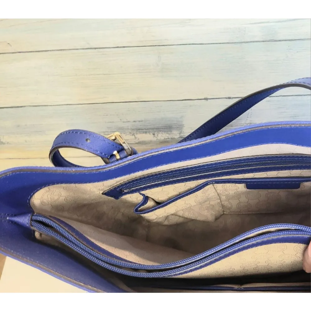 Michael Kors Jet Set Saffiano Leather Tote Wallet Set - Image 6