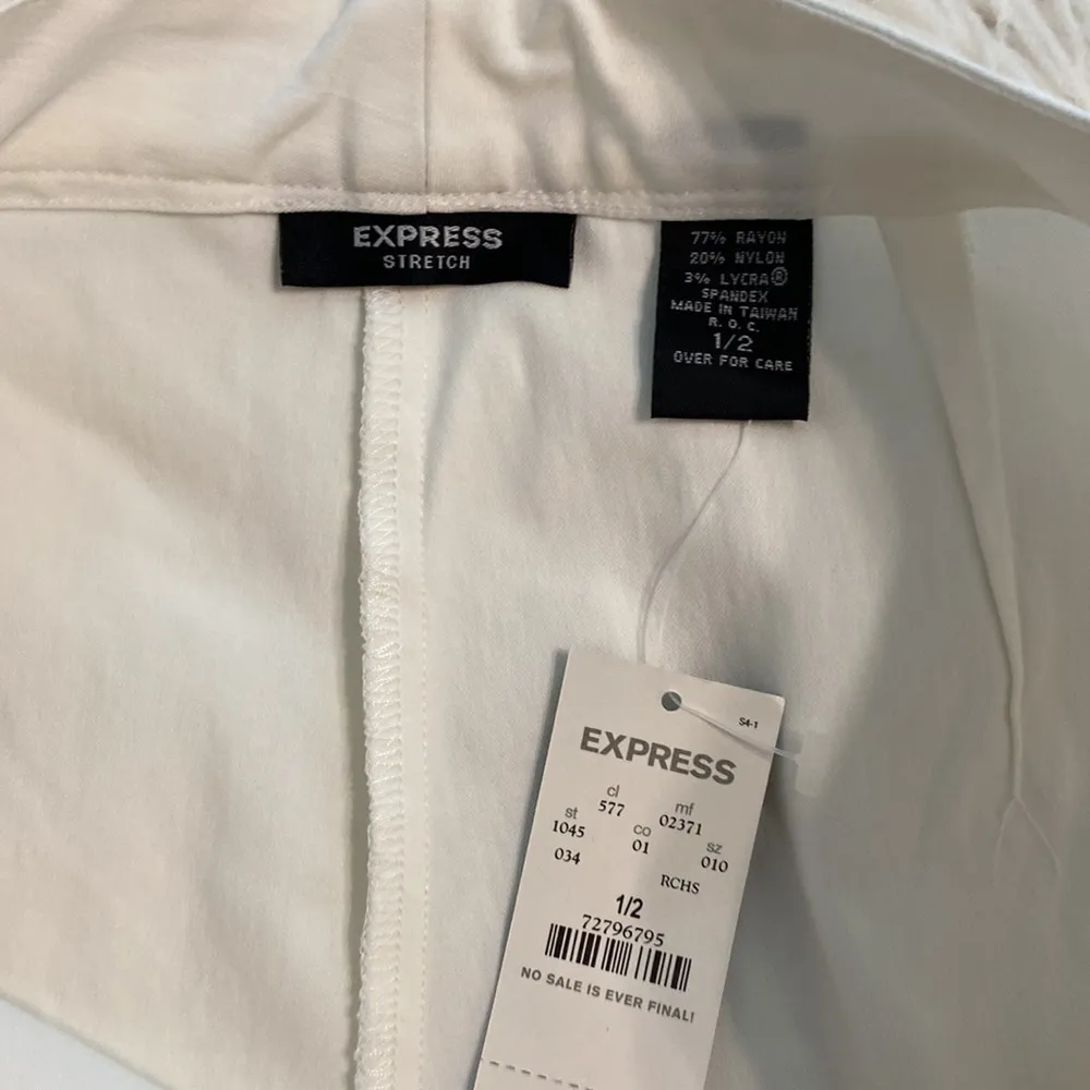 Express White High Waist Shorts Tailored Fit size 1/2 inseam 2” waist 28” - Image 3