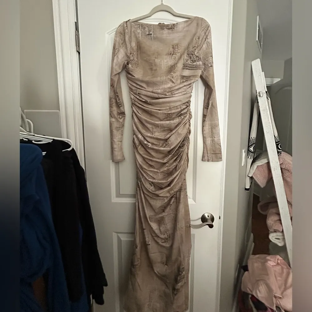 House of CB Lanetta Pale Sage Print Maxi Dress - Image 5