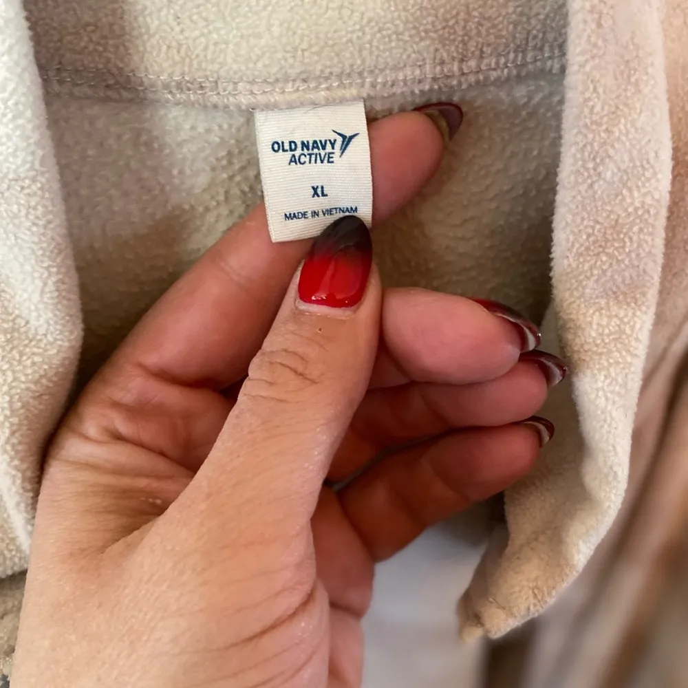 Old navy- light weight- zip up - Image 4