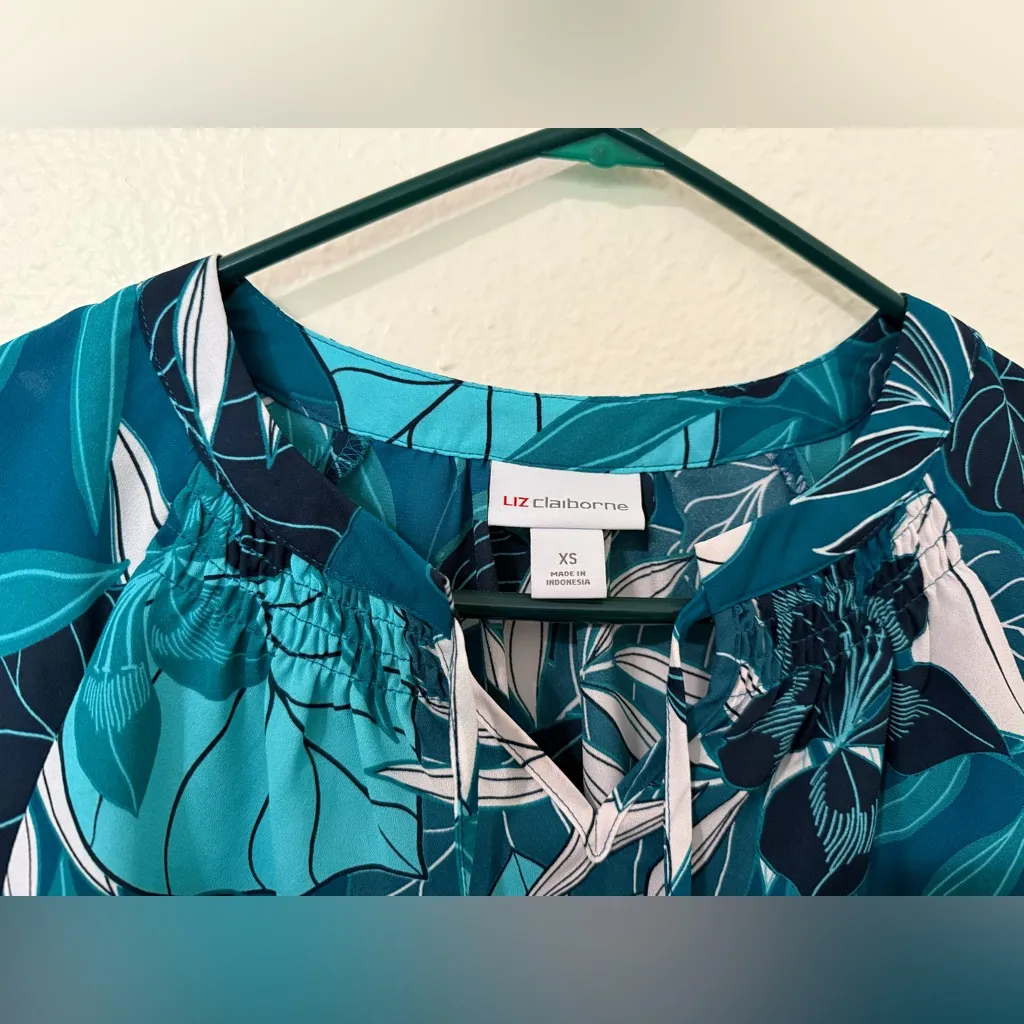 Liz Claiborne Women's Polyester Tropical Different Blues Short Sleeve Blouse XS - Image 4