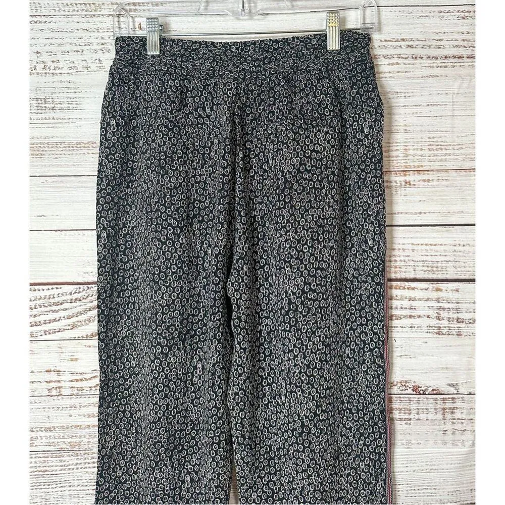 ETT:WA Anthropologie Women's Floral Print Side Stripe Capri Pants Black Size XS - Image 6