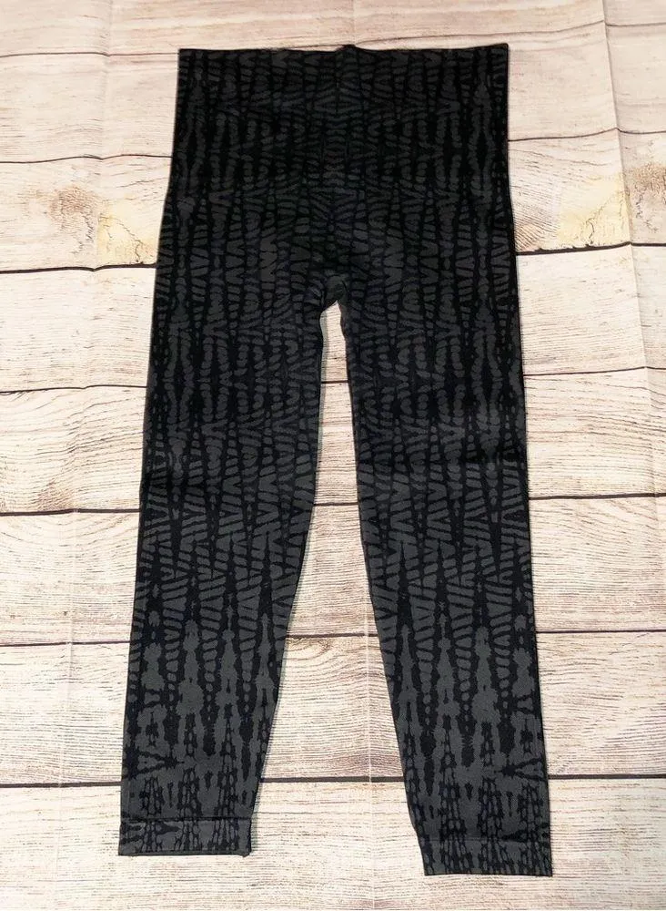 Spanx ‘Look at Me Now’ Seamless Geometric Grey Leggings - Image 3