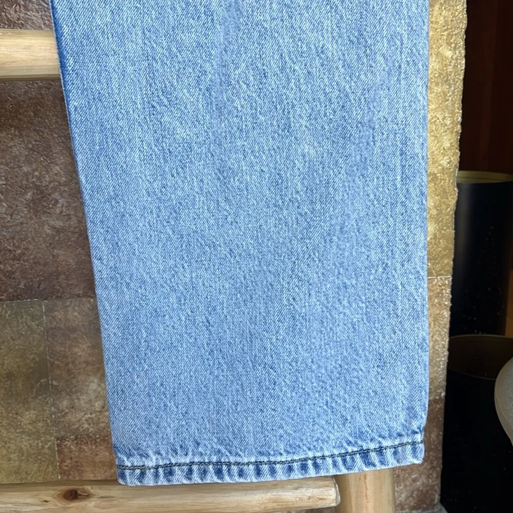 NEW Levi’s Low Pro Mid-Rise Cotton Vintage Wash Straight Leg Light Blue Jeans - Image 9