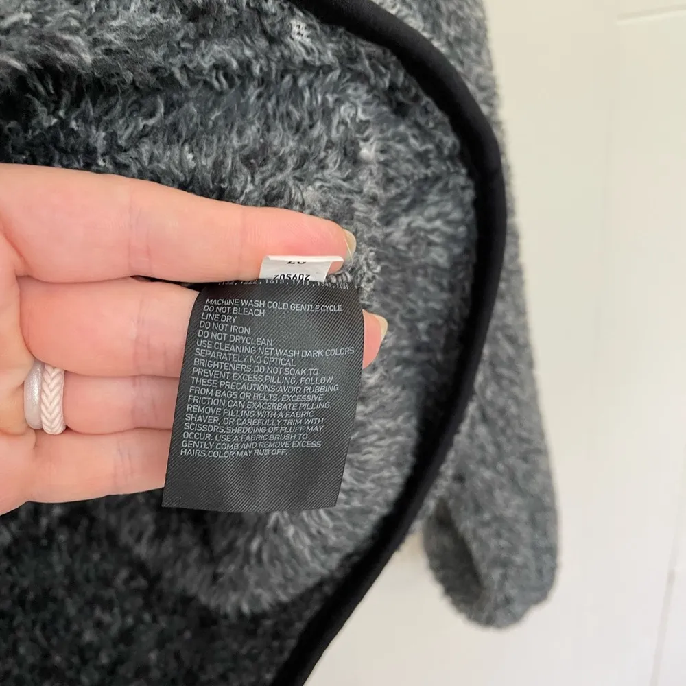 Uniqlo Full Zip Fuzzy Teddy Jacket Black Grey Pockets ~ Women’s Size S - Image 6