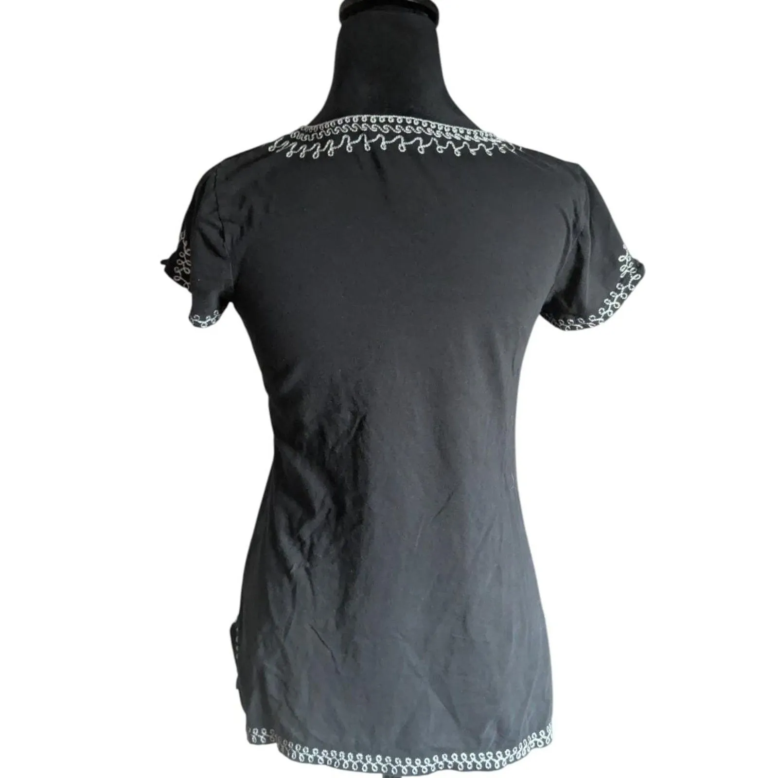 LUCKY BRAND Black White Embroidered V-Neck Cotton Tee XS - Image 5