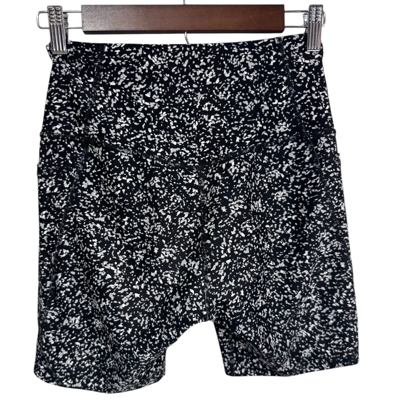 Old Navy Active Powersoft High Rise Pocket Bike Shorts Athleisure Yoga Women's M Black Size M - Image 1