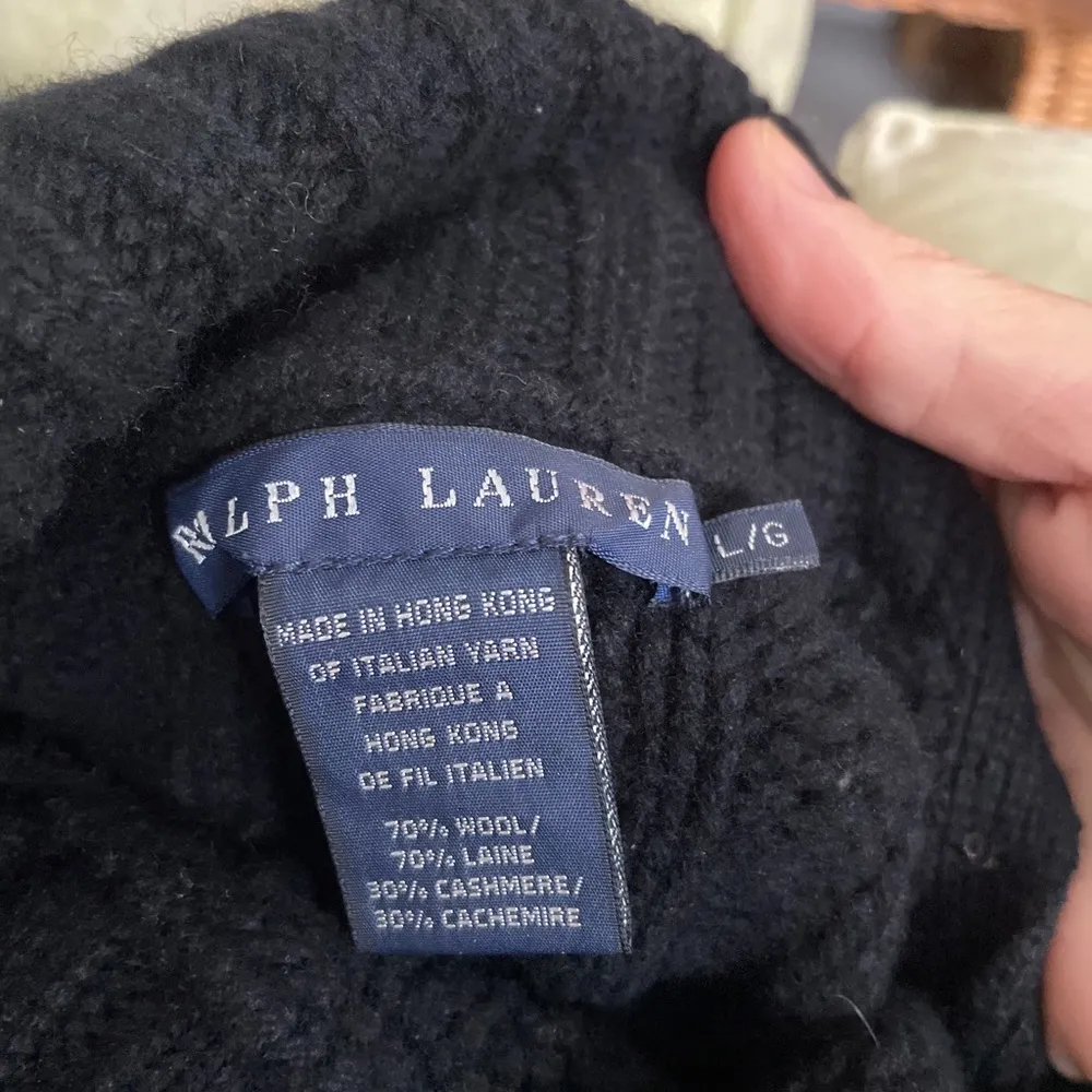 Beautiful Ralph Lauren cashmere and wool cable sweater with buttons at the neck - Image 4