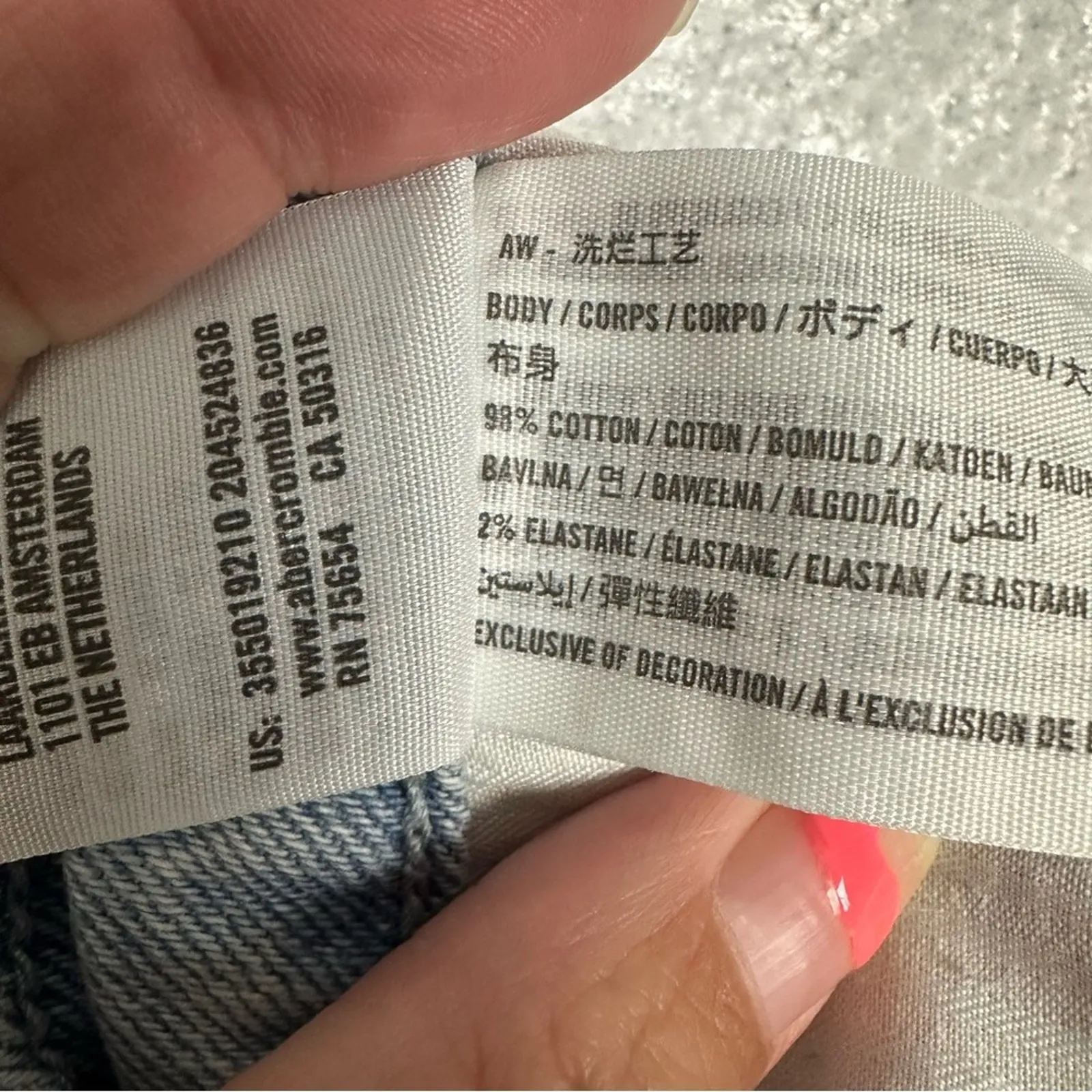 Hollister Ultra High Rise Mom Jeans Vintage Stretch Raw Hem Light Wash Size 15R - Image 7