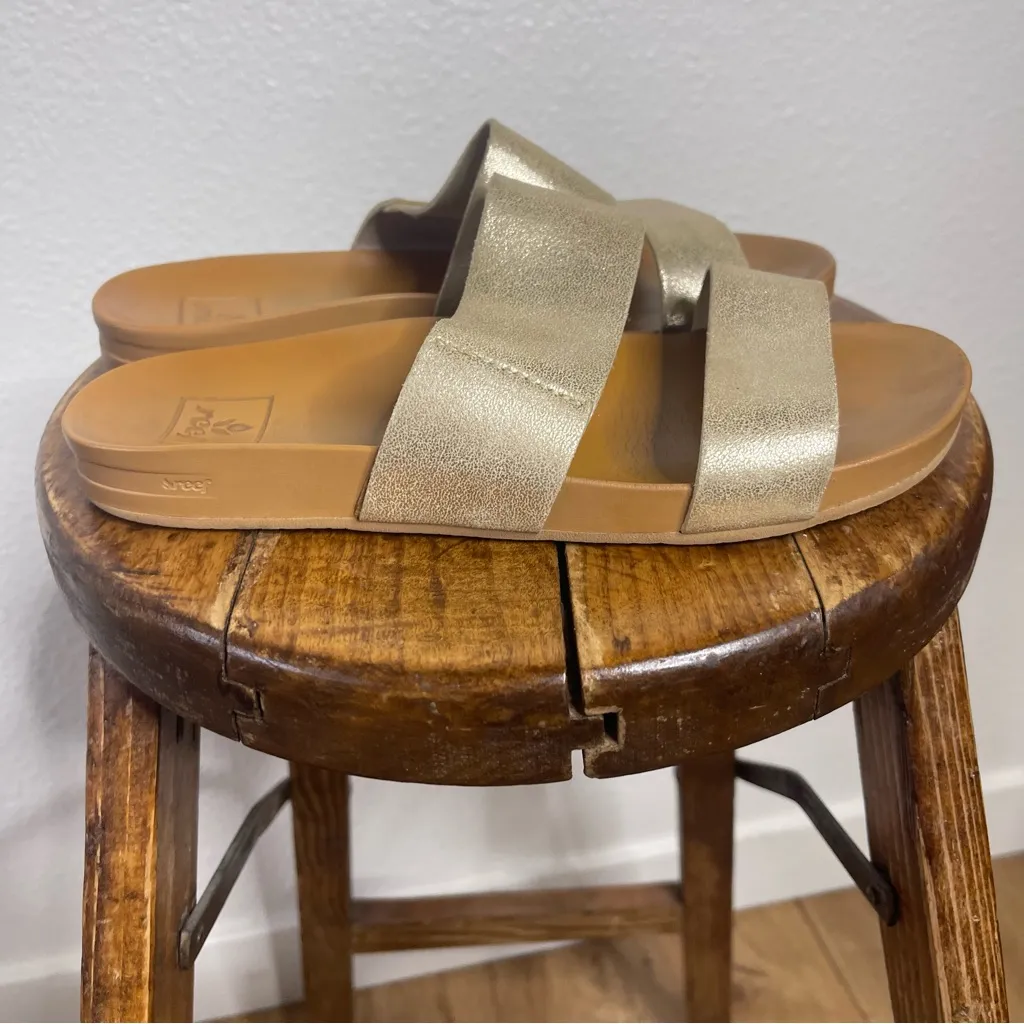 Reef Women's Gold Slide Sandals Size 8 - Image 5