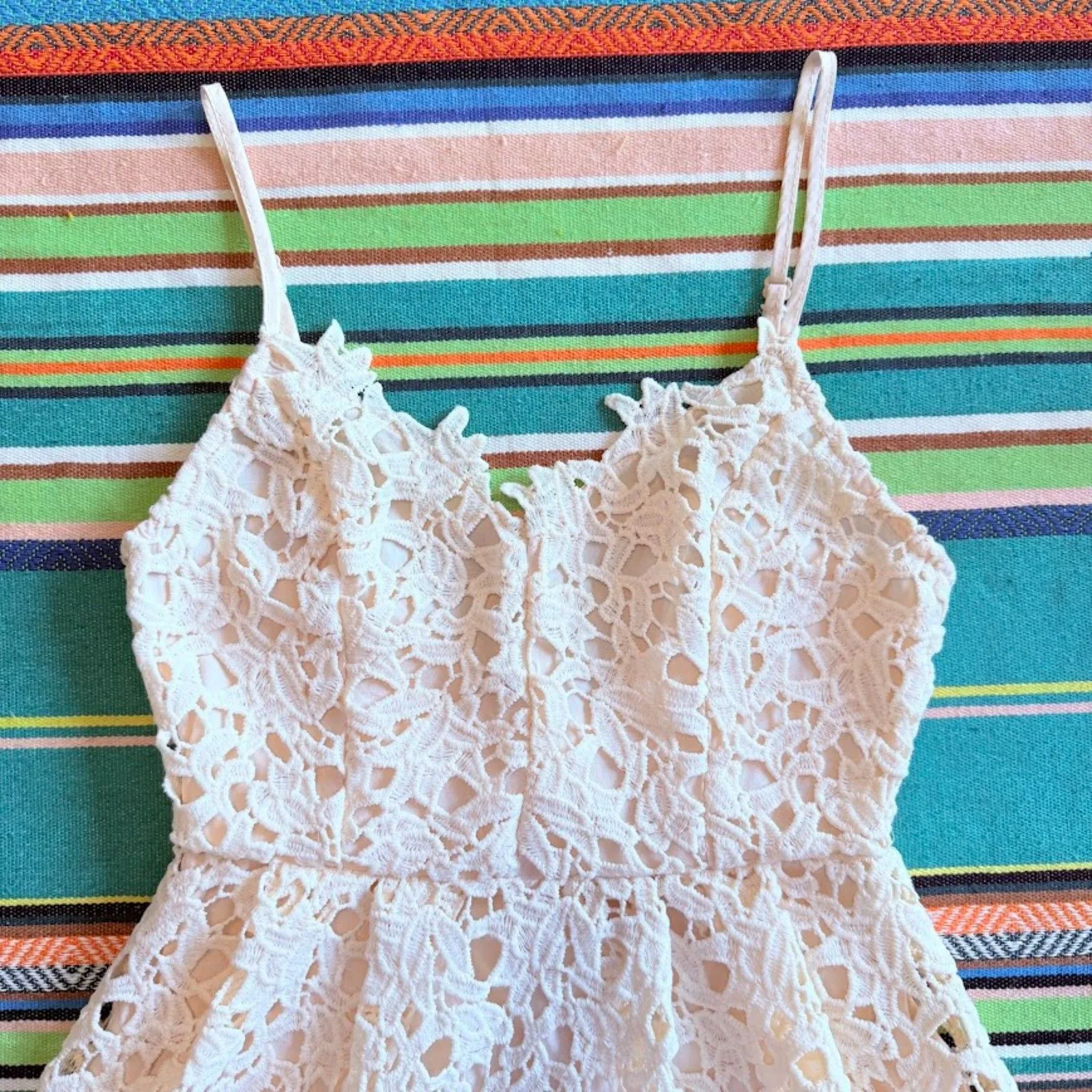 ASTR The Label Floral Lace Midi Dress in Cream size XS - Image 3