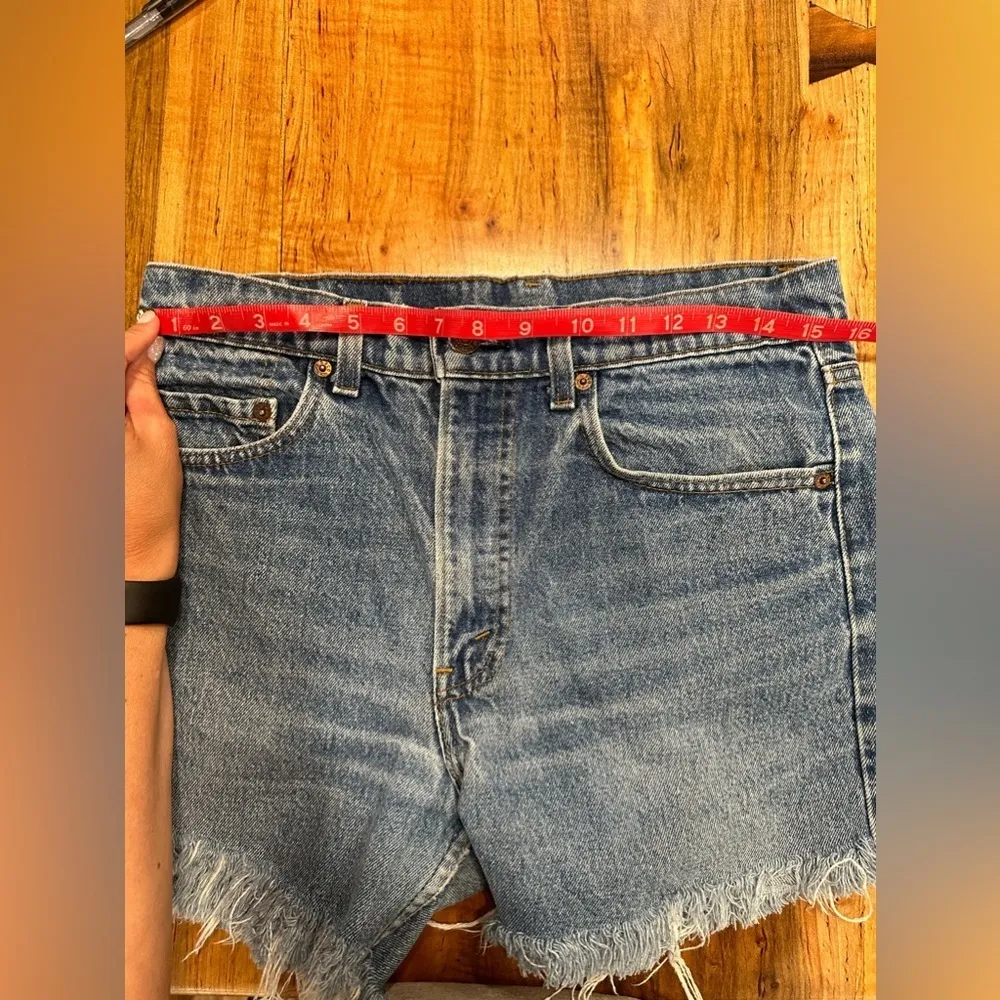 EUC LEVIS CUT OUT SHORT JEANS  STONEWASHED DISTRESSED BLUE - Image 4