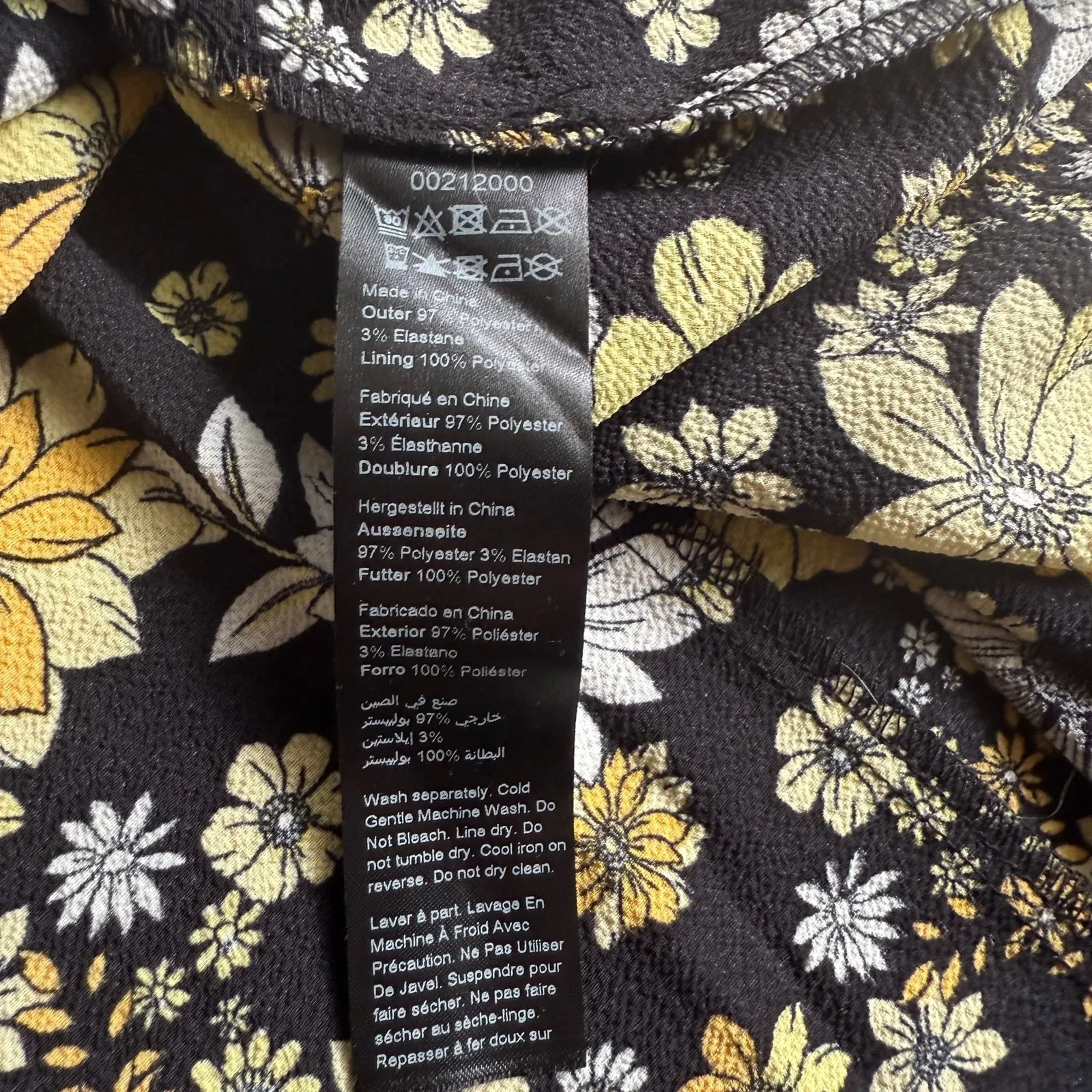 CCX City Chic sz 20‎ short sleeve v-neck adeline in ditsy bloom dress - Image 8