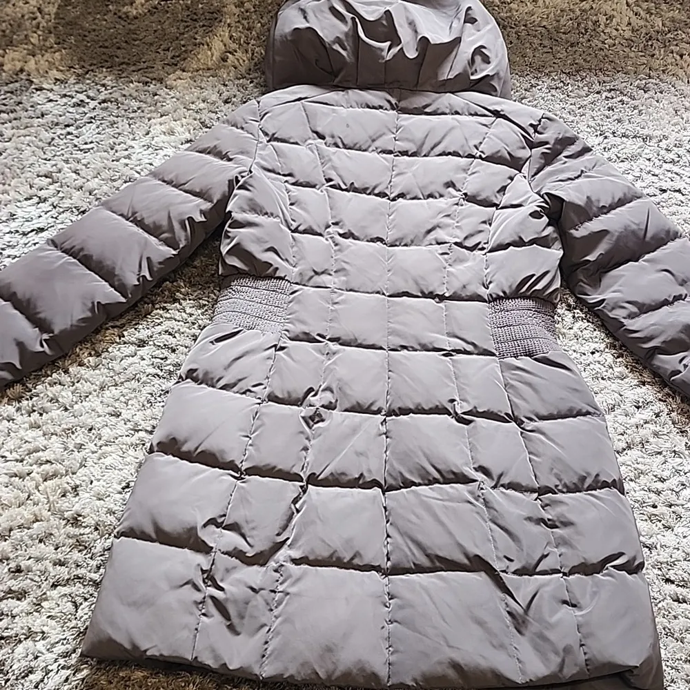 Cole Haan Women's Taffeta Down Coat with Bib Front and Dramatic Hood Size XS - Image 12