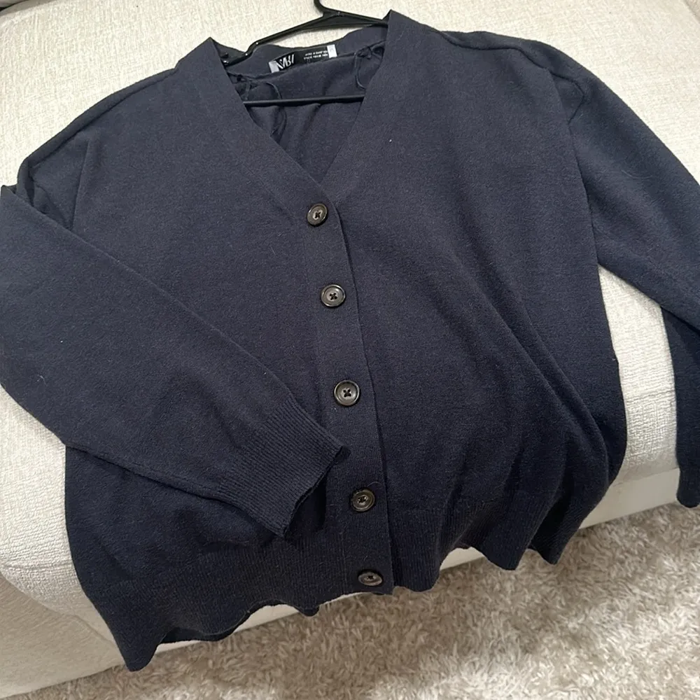 grey Cardigan size medium - Image 2