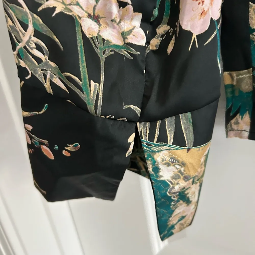 Lulus Satin Floral Blouse Black Green Size M - Image 10