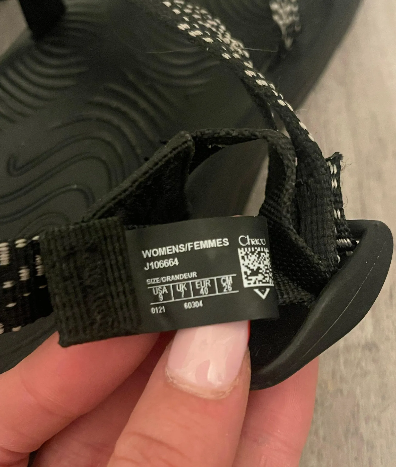 Chacos Black And White Sandals - Image 4