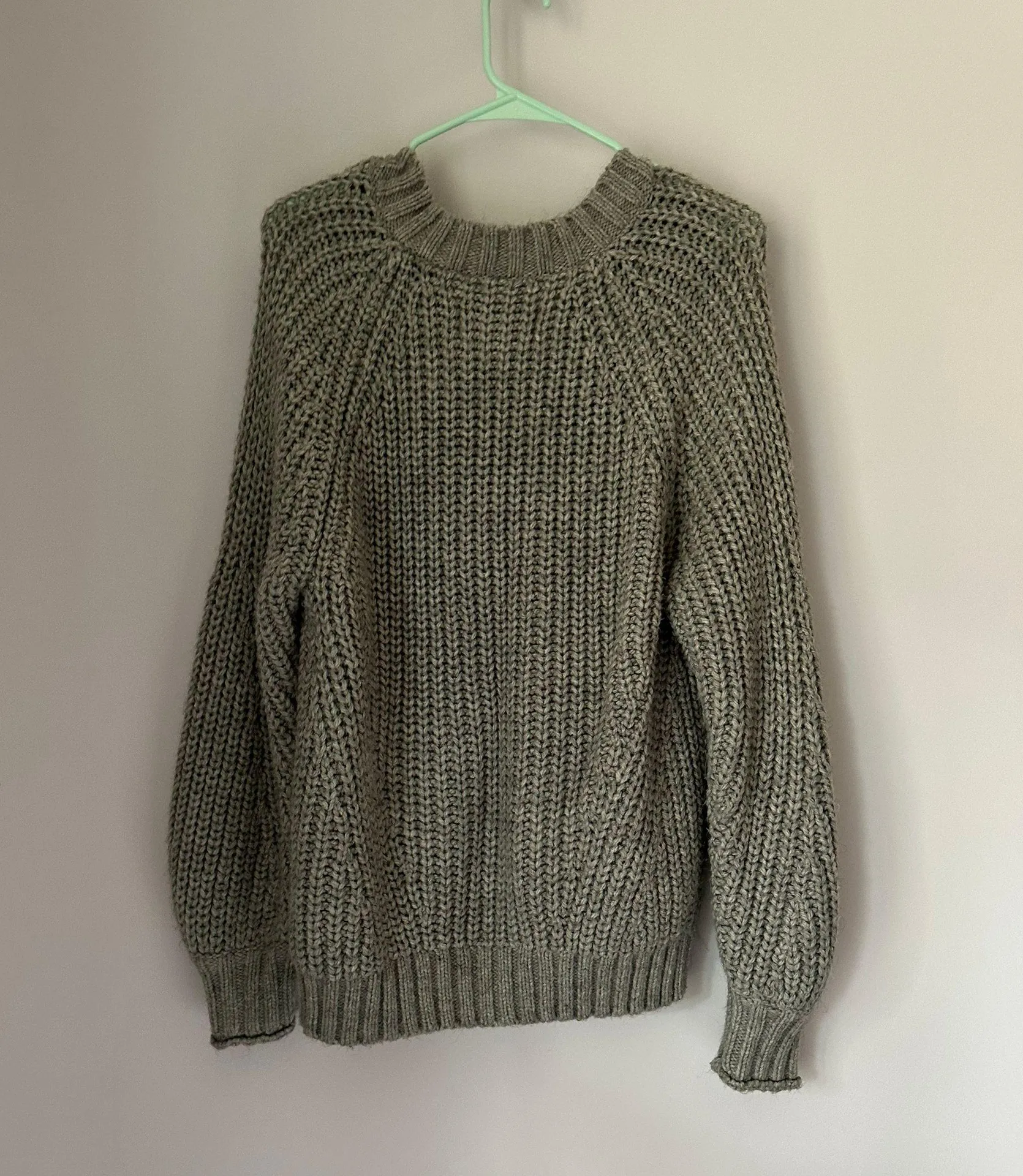 American Eagle AE Oversized Chunky Knit V-Neck Sweater - Image 2