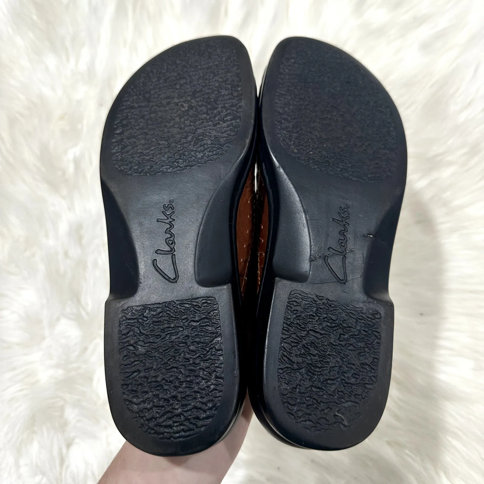 Clarks Classic Leather Clog Mules Sz 9M - Image 7