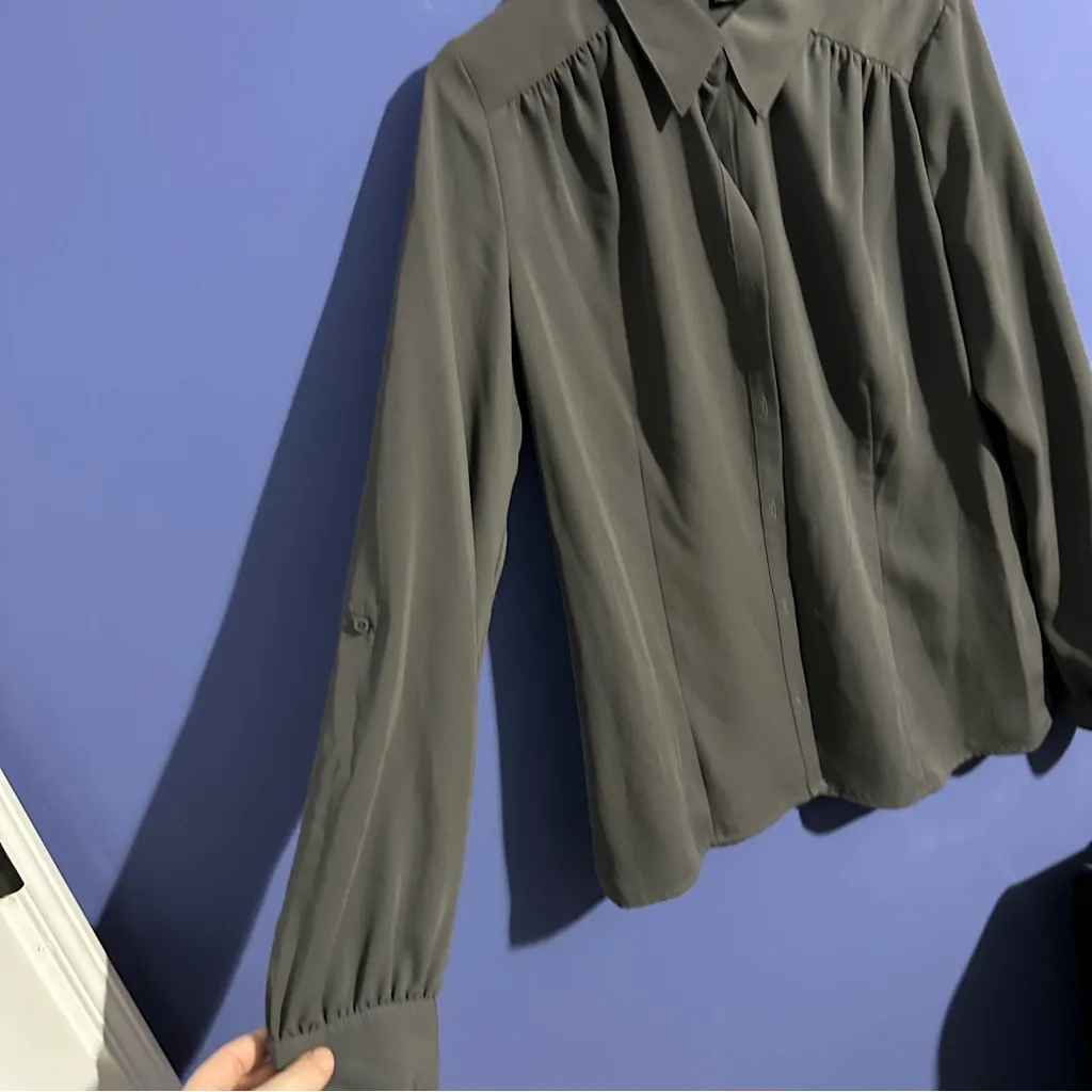 East 5th Charcoal Button-Up Blouse Grey Business Casual Classic Old Money L - Image 2