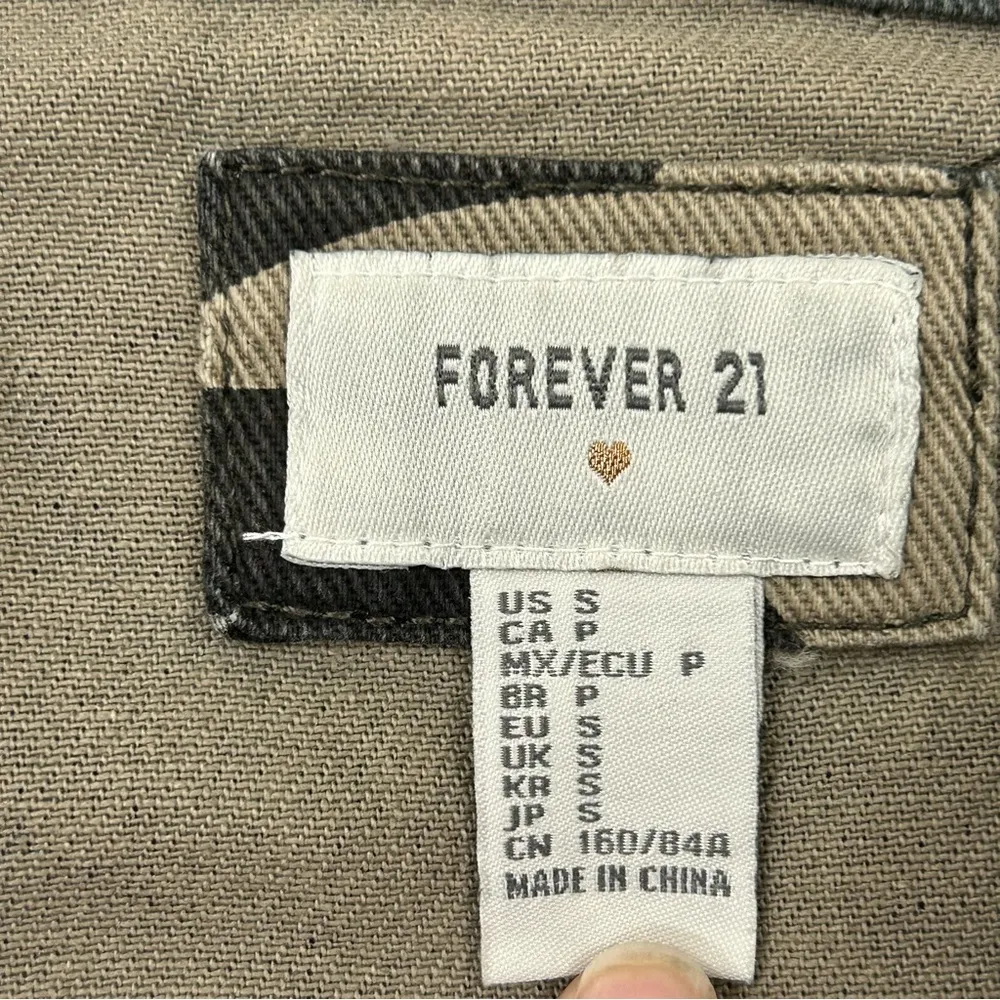 Forever 21 Military Army Green Camo Snap Button Front Denim Jean Jacket Womens S - Image 3