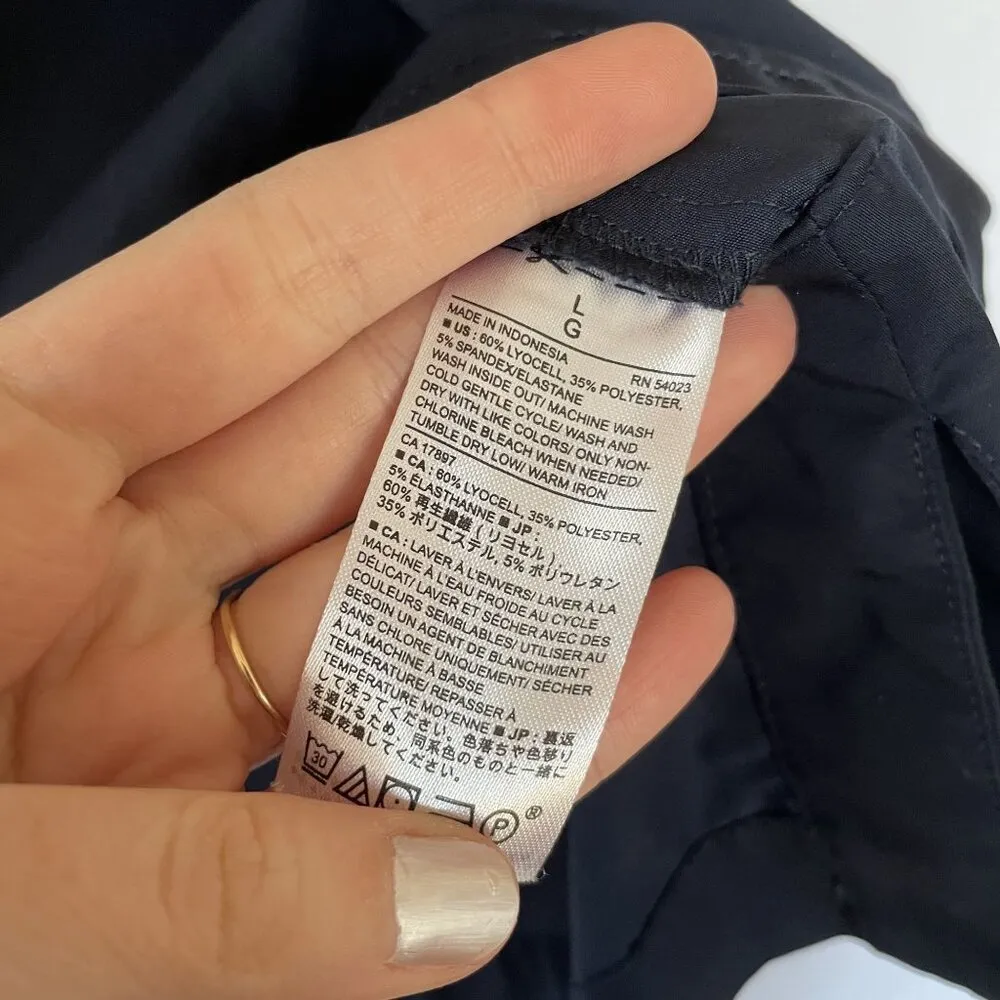 Banana Republic navy blue short sleeved blouse women's size large v-neck style - Image 4