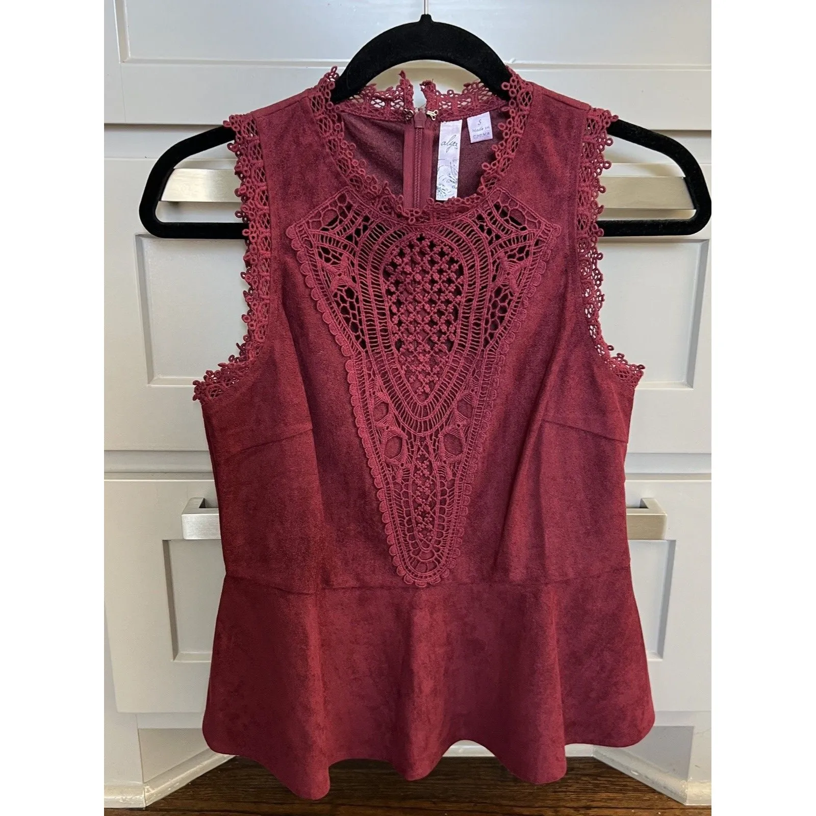 Alya Women’s Burgundy Suede High Neck Sleeveless Peplum Tank Top size small EUC - Image 2
