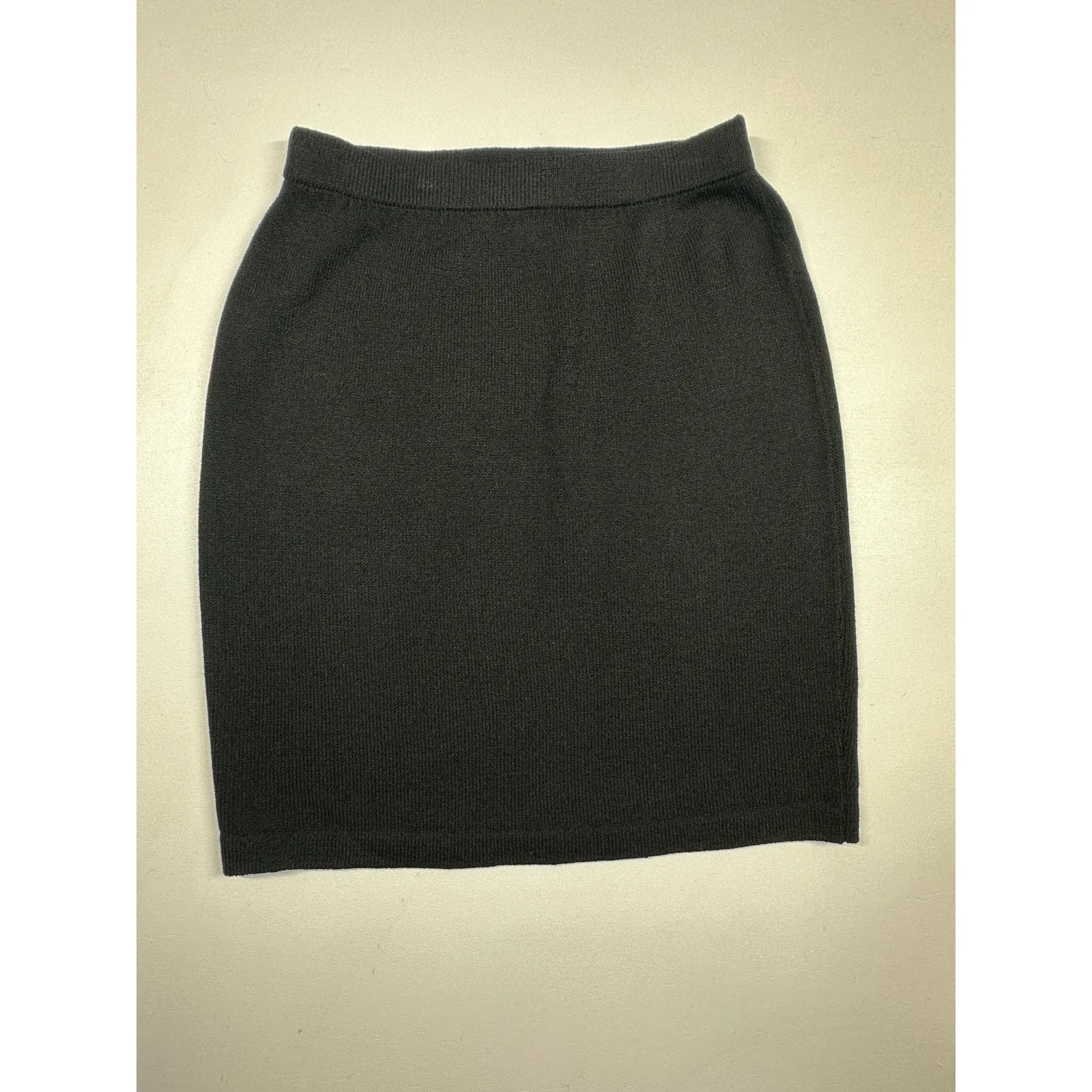 Women's Black Santana Knit Straight Skirt by ST. JOHN Basics, Sz: 4 (b51) - Image 4