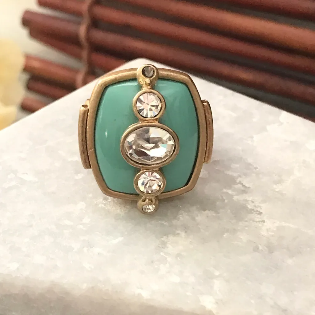 Lia Sophia Bold & Brassy Ring Size 6 - Image 4