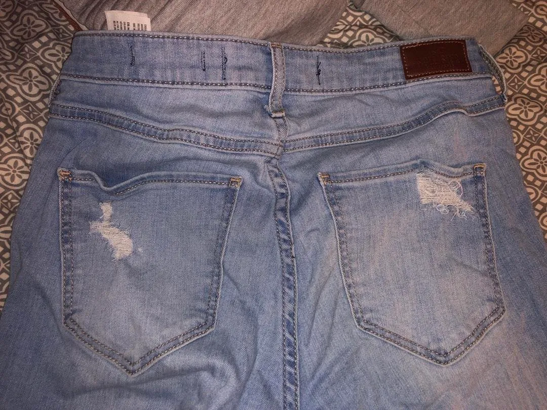 Hollister Ripped Jeans - Image 9