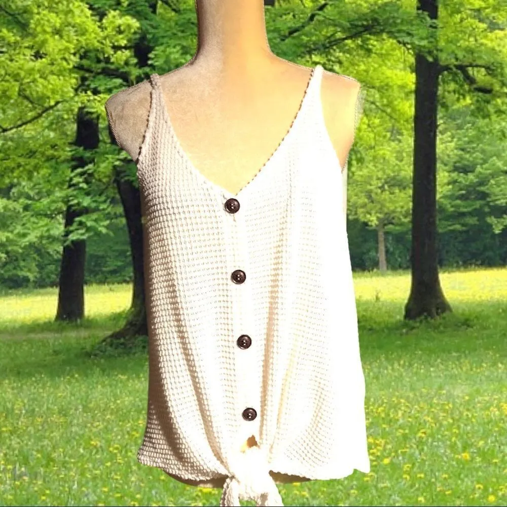 Adorable cream color waffle style lightweight top Size M - Image 6