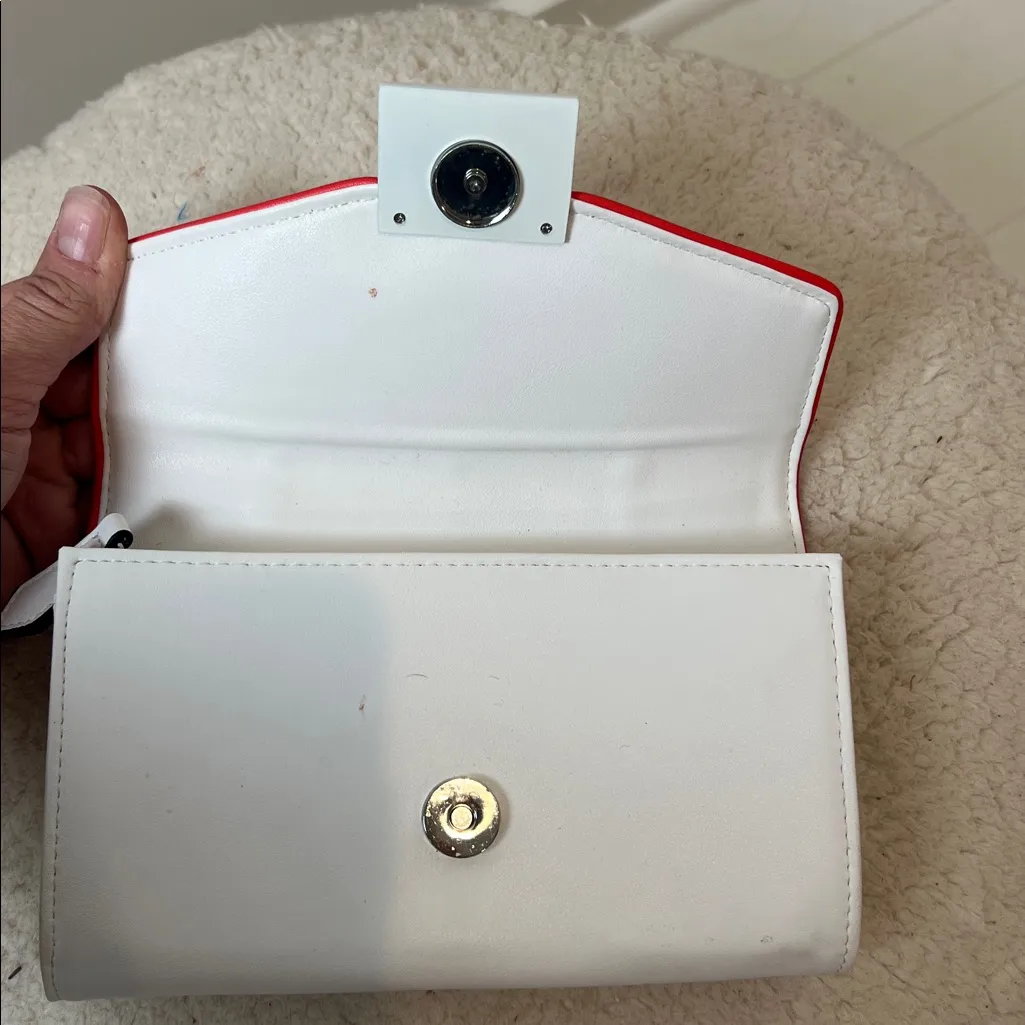 GUESS White Wallet with Colorful Stripes. - Image 5