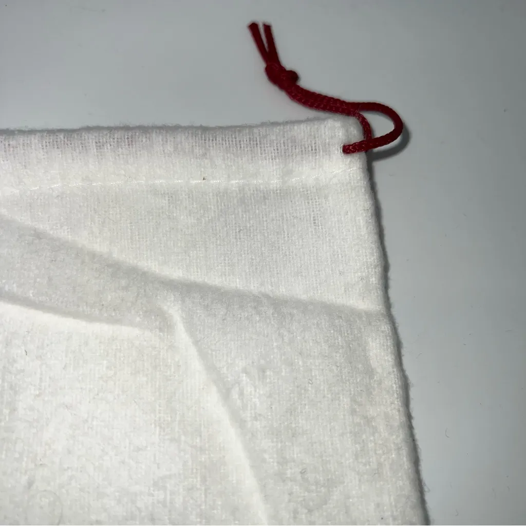 Christian Louboutin Pair of White Cotton Flannel Drawstring Dust Bags w/Red Logo - Image 3