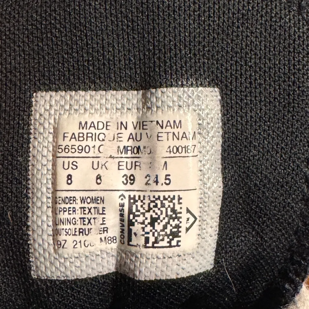 Converse Chuck Taylor All Star Lugged High Top 8 - Image 2