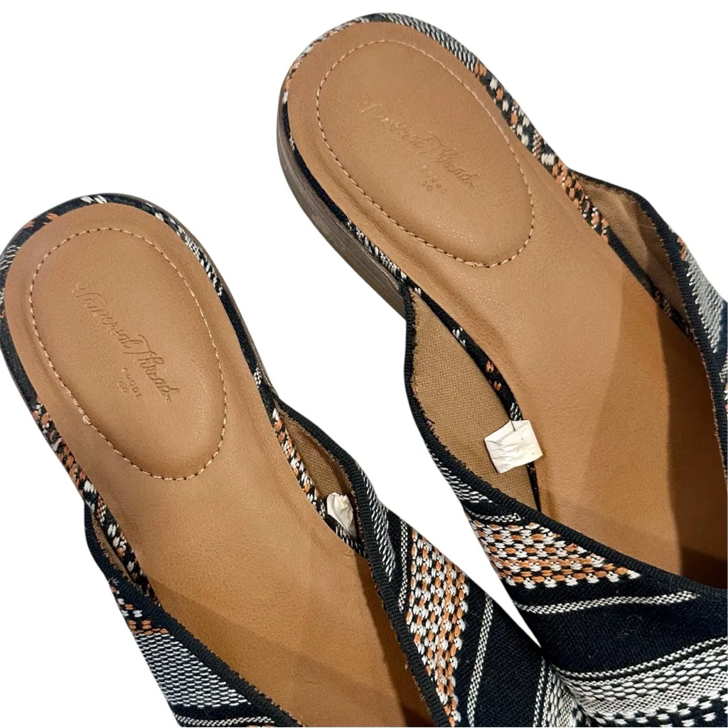 Universal Thread Black Woven Lana
Pointed Toe Mules - Size: 9 - Image 3