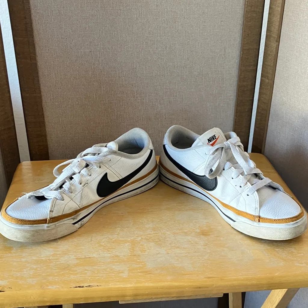 FINAL MARKDOWN Nike White Mesh Sneakers 9 - Image 3