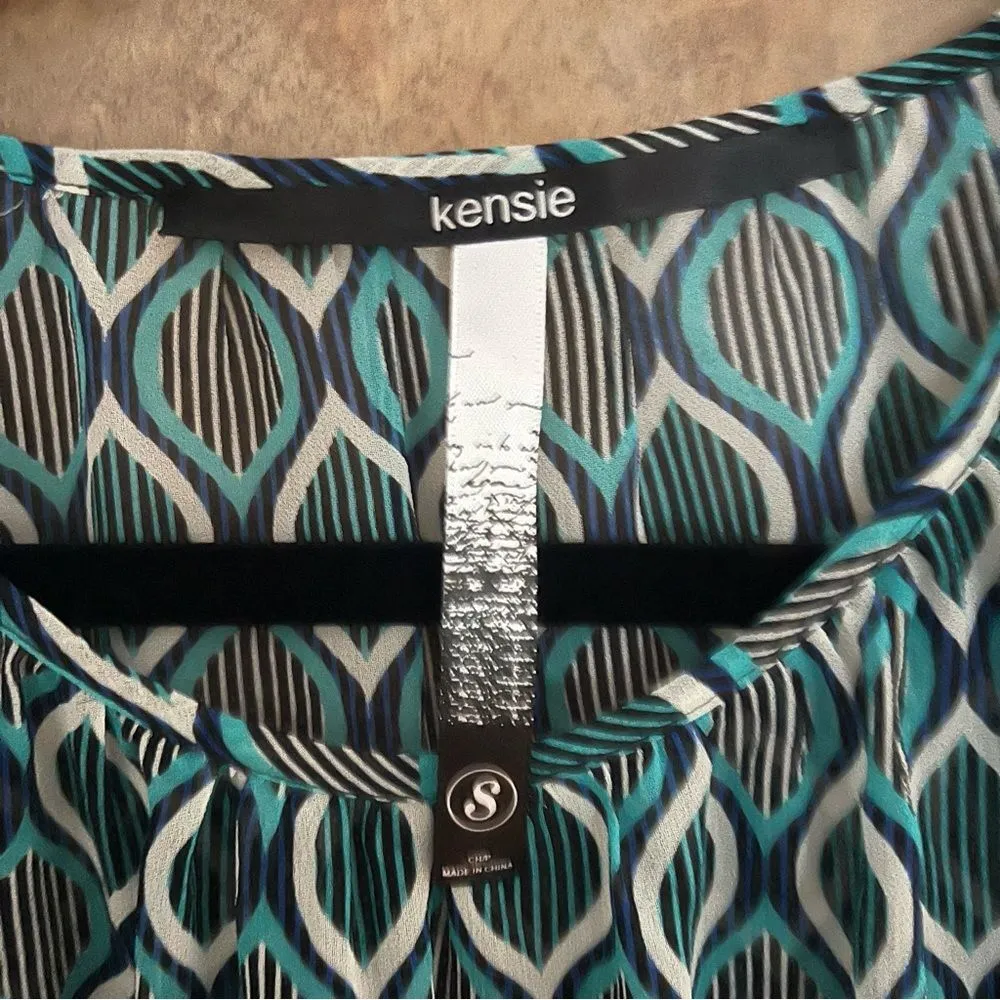 Kenzie Blouse  100% Soft Poly Crew Neck 3/4 Bell Sleeves. Size Small NWT - Image 5