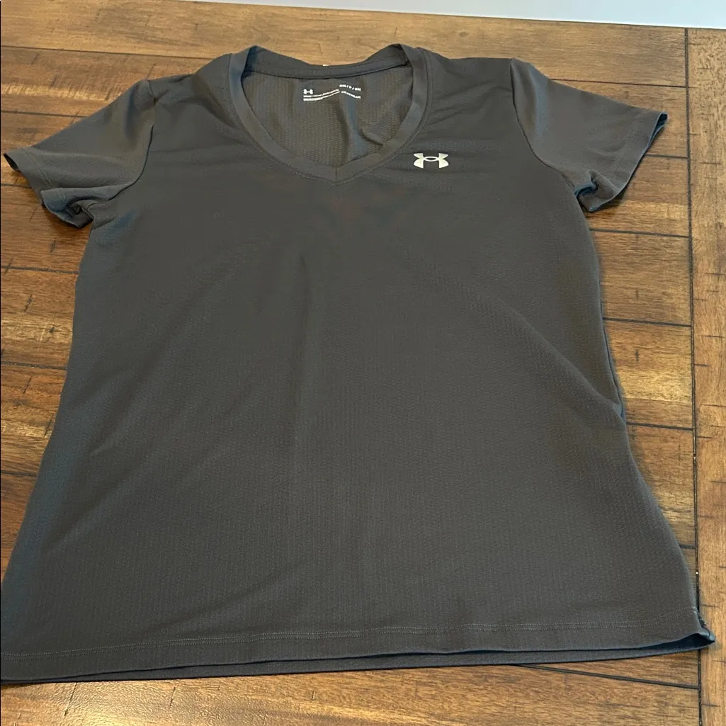 Under Armour Heat Gear Women's Performance Tops - Blue, Gray, Black & Purple EUC - Image 4