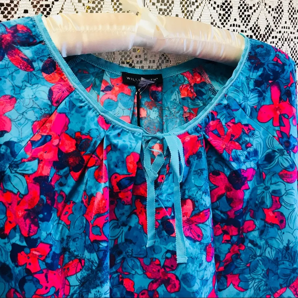 ❤️5 for $25 Willi Smith floral blouse blue medium - Image 2