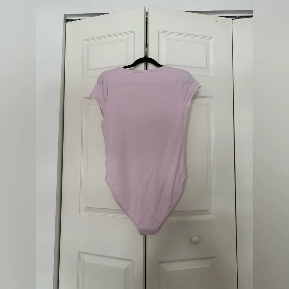 Old Navy Short-Sleeve Scoop-Neck Bodysuit Light Pink Wisteria Mist Pastel Large - Image 7